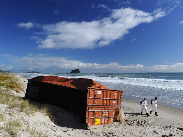 Who Ships the Art? The Hidden Cost of Selling Online